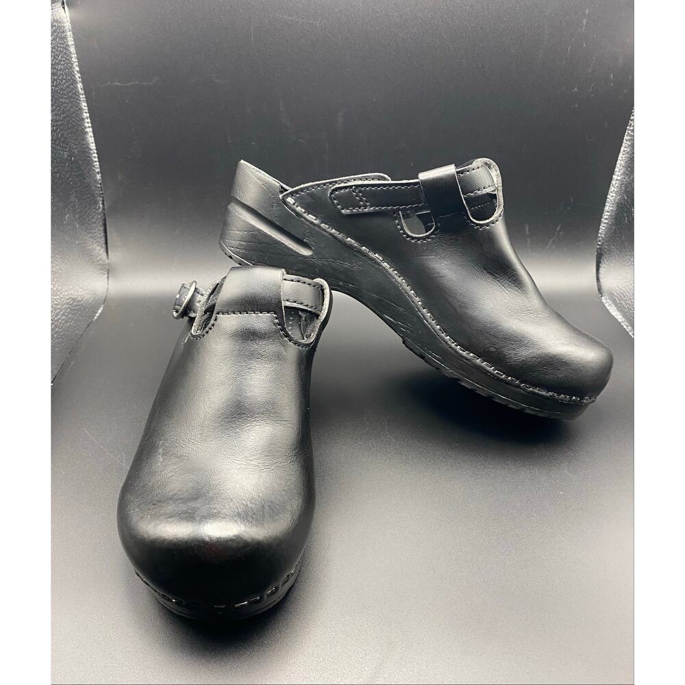 Vintage Black Leather Dansko Strapped/ Buckle Clogs Women’s 38
